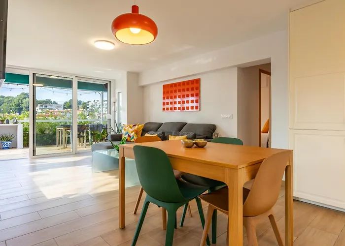 Luxury Designer Beach Front Two Bedroom Apartment