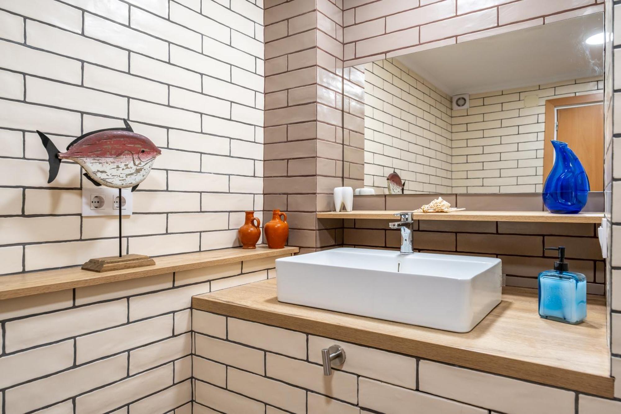 Luxury Designer Front Two Bedroom Apartament *